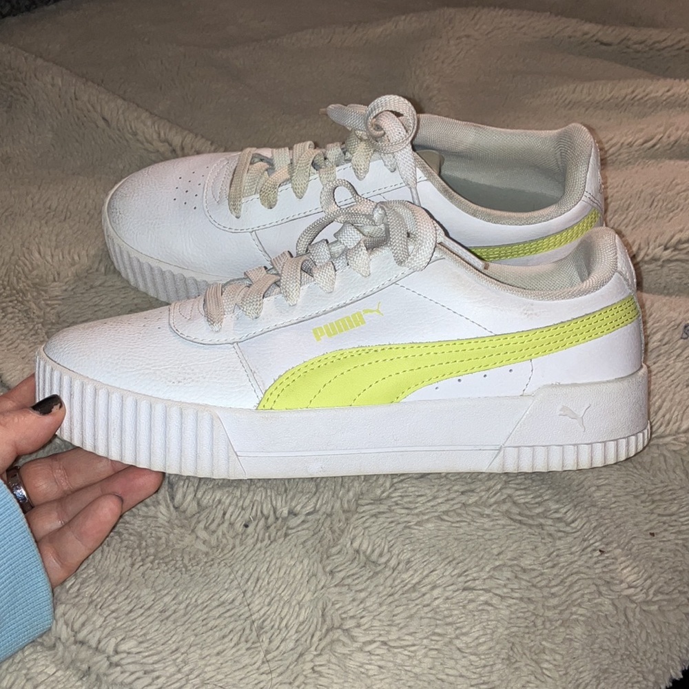 🧜♀️ Puma Classic Woman’s Sneakers, Size 8 - Picture 2 of 8